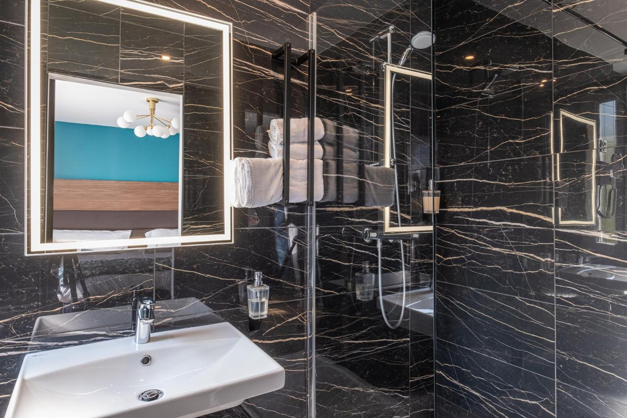 The Originals Boutique, Hotel Le Marignan,Le Havre Centre Gare Екстериор снимка